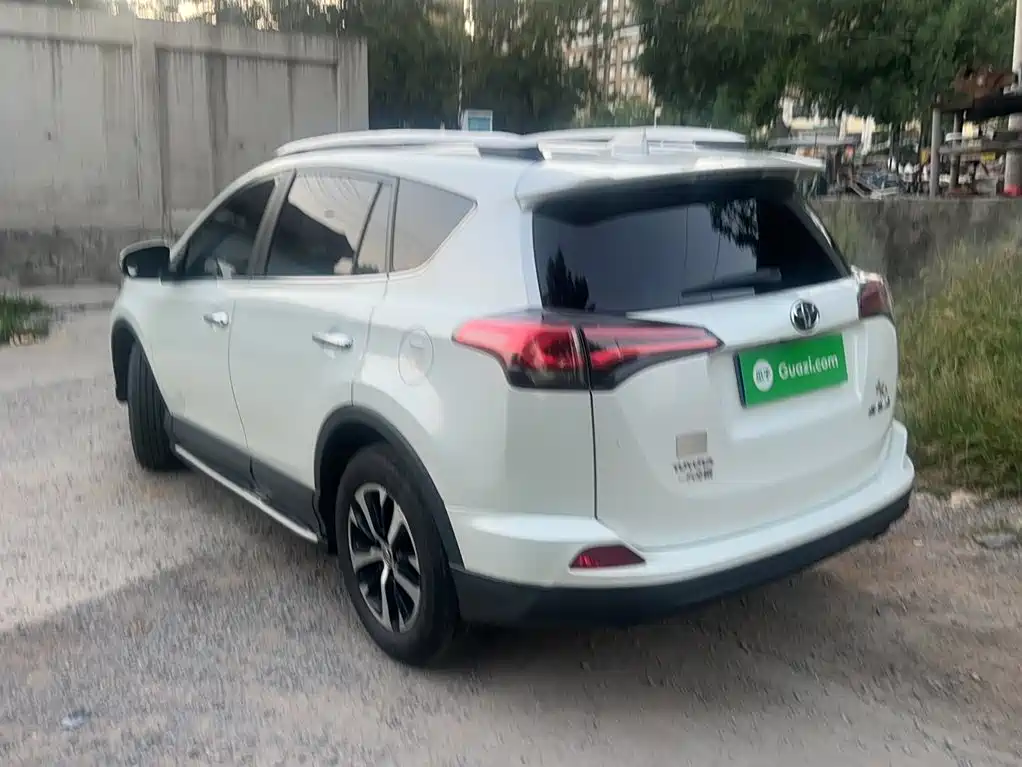 Toyota RAV4 — миниатюра 7