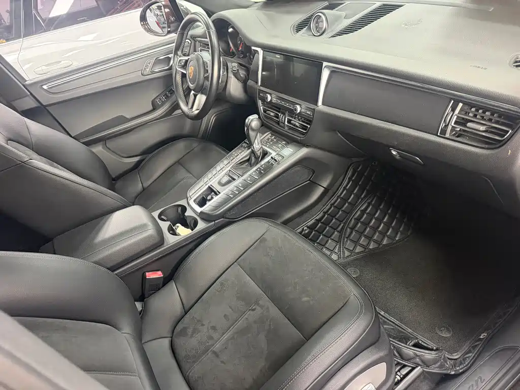 Porsche Macan — миниатюра 11