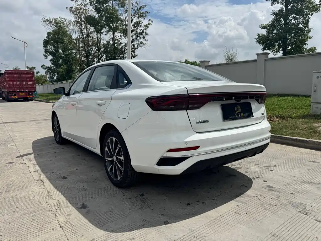 Geely Emgrand — миниатюра 8