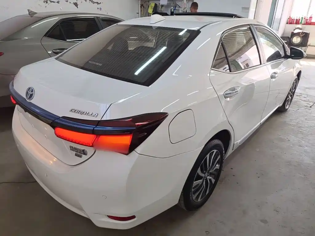 Toyota Corolla Hybrid — миниатюра 7