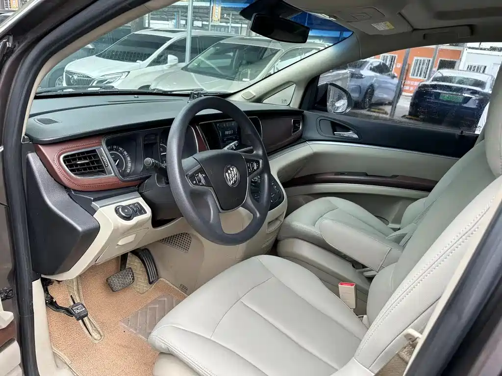 Buick GL8 2017 25S Luxury V