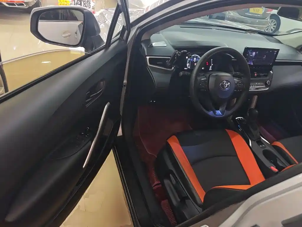 Toyota Corolla Cross — миниатюра 16