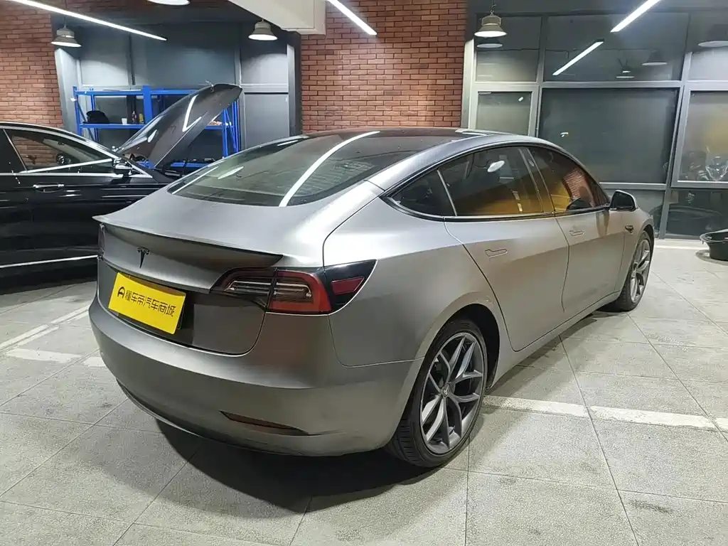 Tesla Model 3 — миниатюра 4