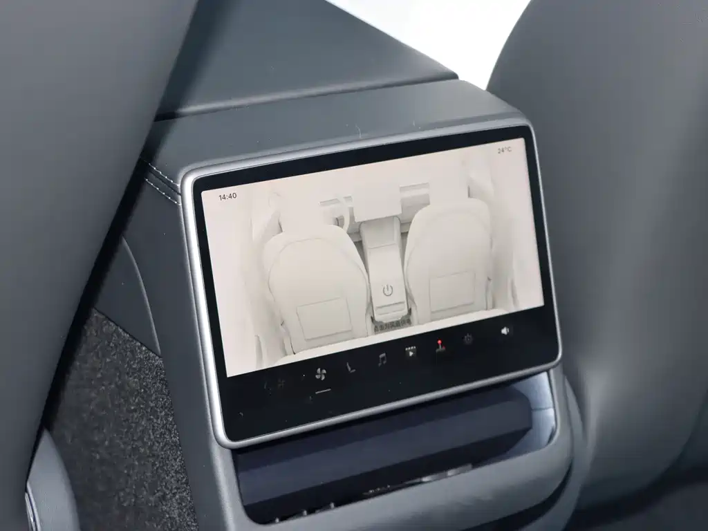 Tesla Model 3 — миниатюра 14