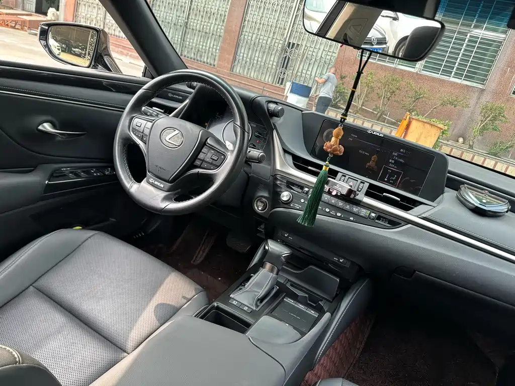 Lexus ES 2020 200