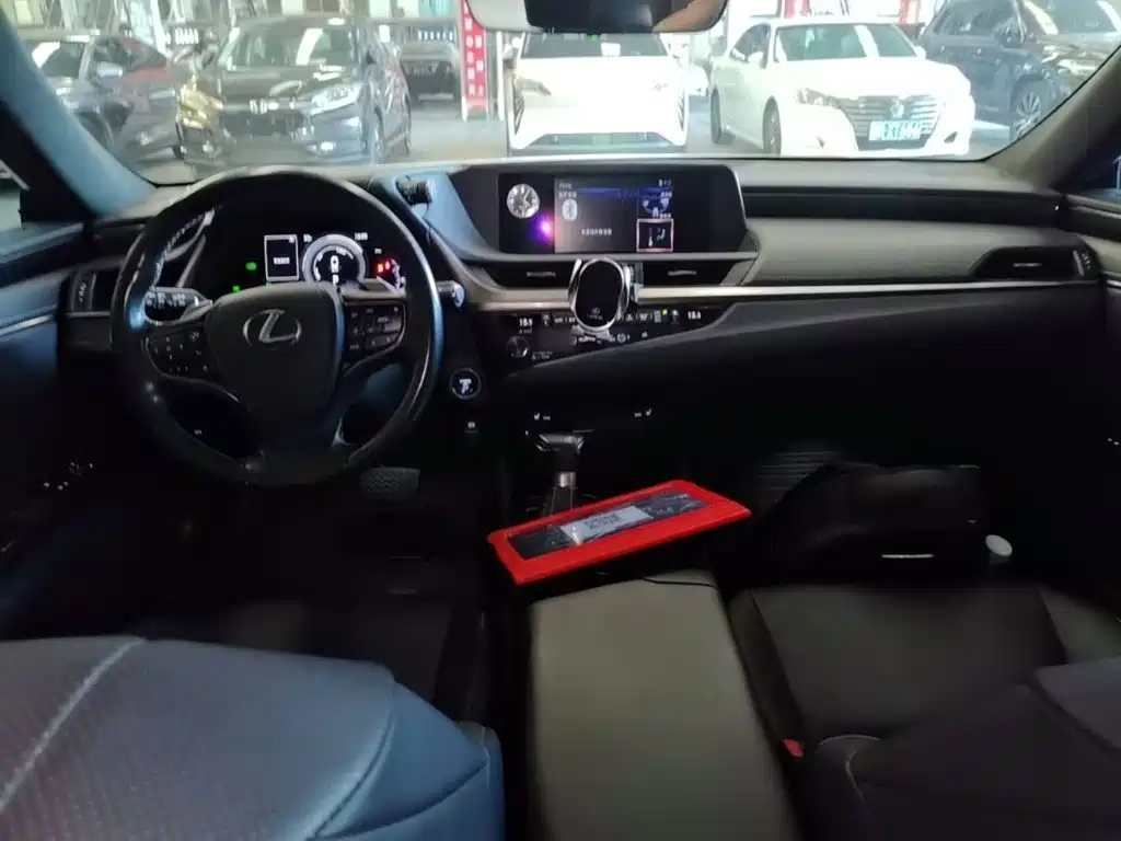 Lexus ES — миниатюра 10