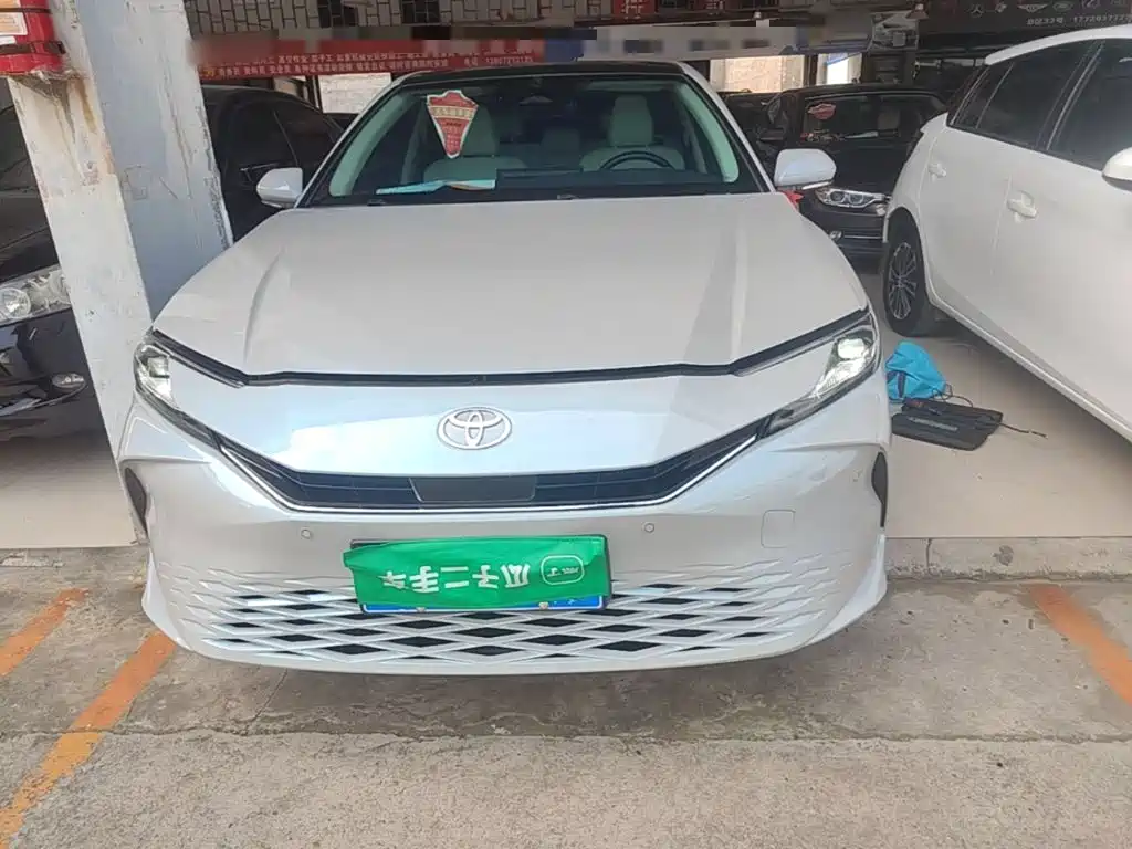 Toyota Camry — миниатюра 3