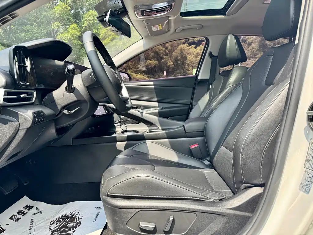 Hyundai Elantra — миниатюра 6