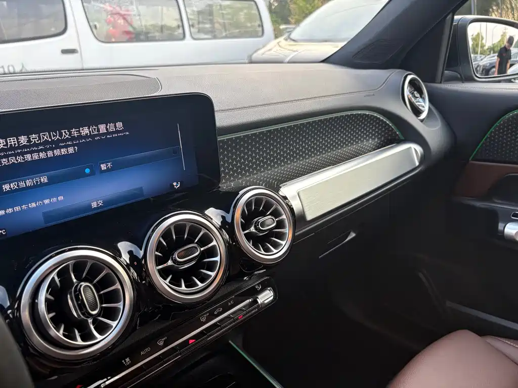 Mercedes-Benz GLB — миниатюра 8