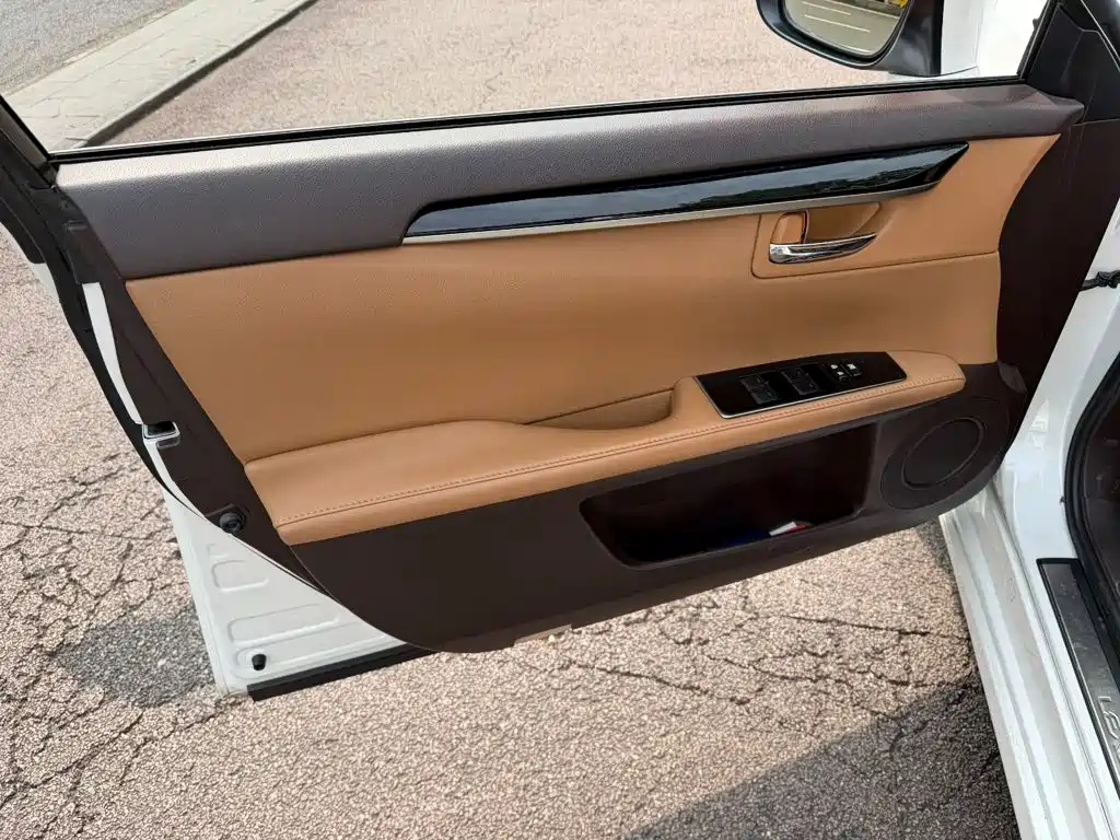 Lexus ES — миниатюра 6