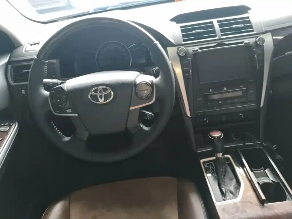 Toyota Camry — миниатюра 3