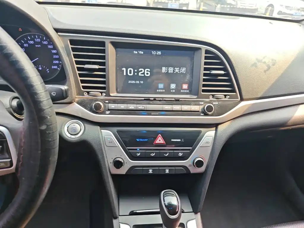 Hyundai Elantra — миниатюра 13