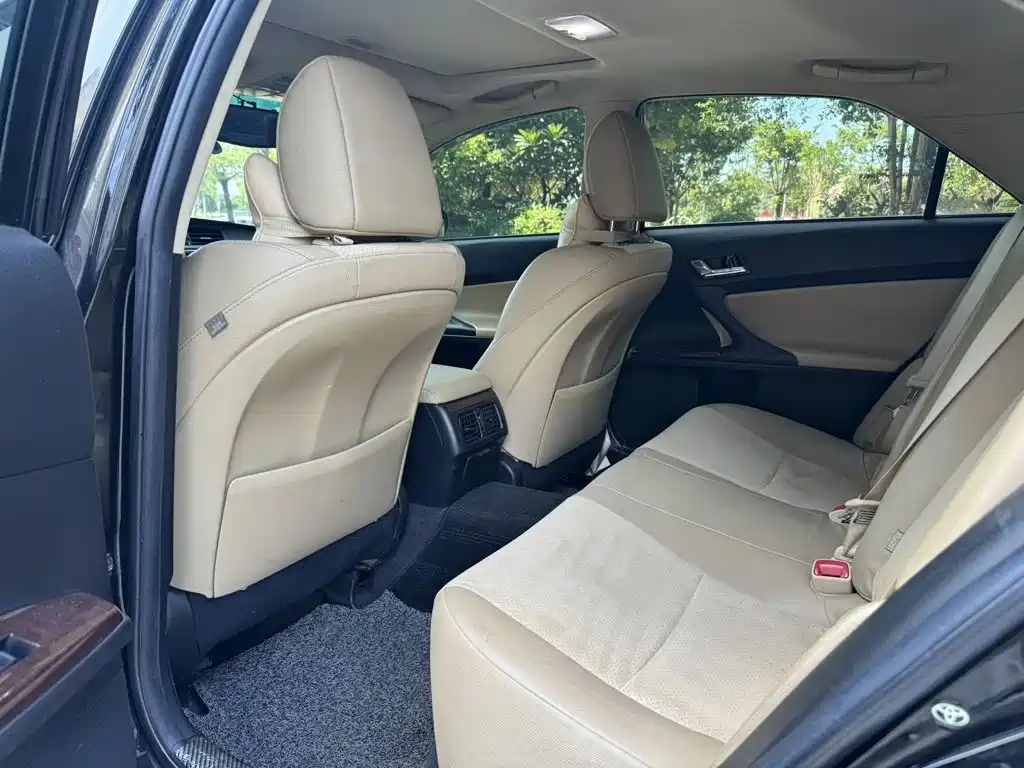 Toyota Reiz — миниатюра 8
