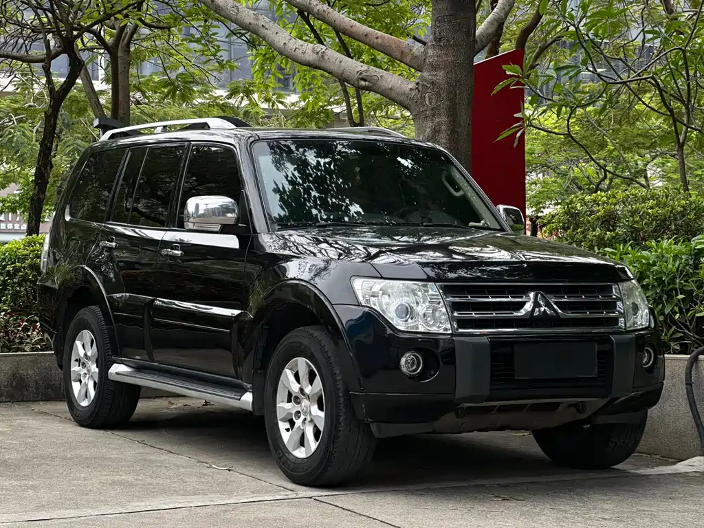 Mitsubishi V93 2011 3.0L AT