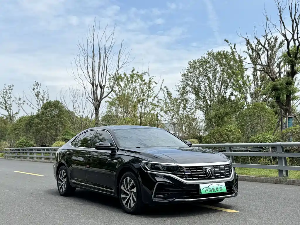 Volkswagen Passat PHEV — миниатюра 5
