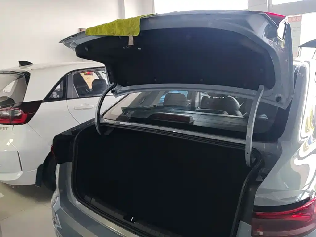 Geely Emgrand — миниатюра 19