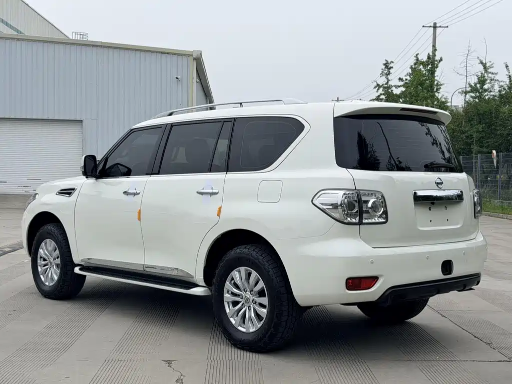 Nissan Patrol — миниатюра 13