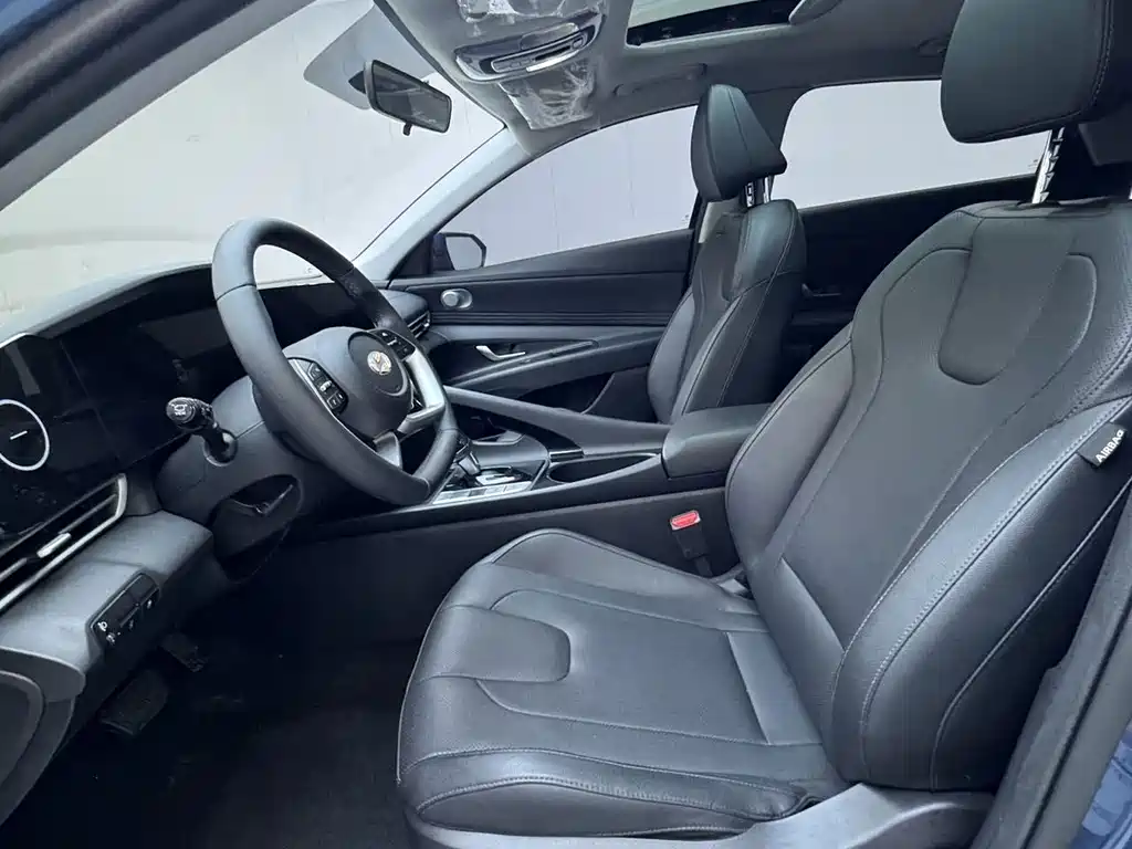 Hyundai Elantra — миниатюра 15
