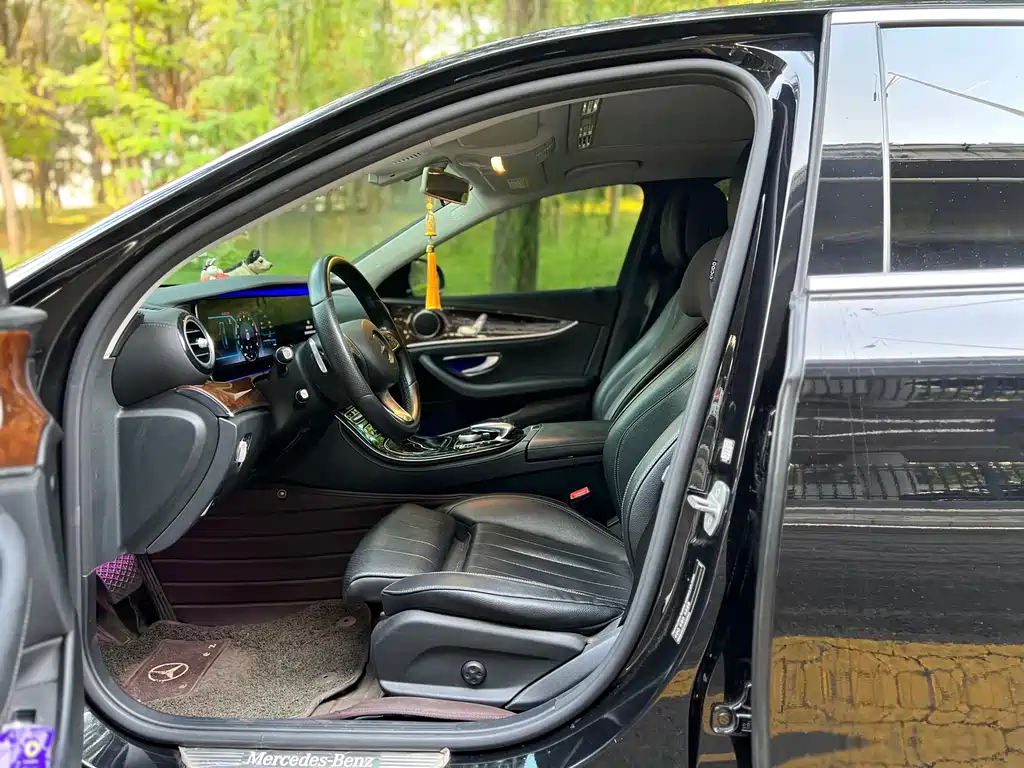 Mercedes-Benz E-Class — миниатюра 8