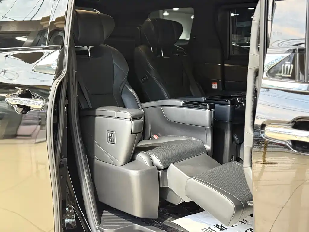 Toyota Vellfire — миниатюра 19