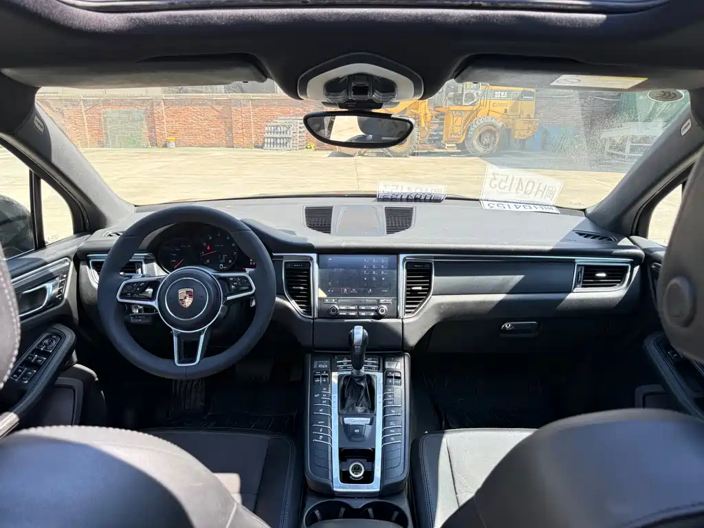 Porsche Macan — миниатюра 7