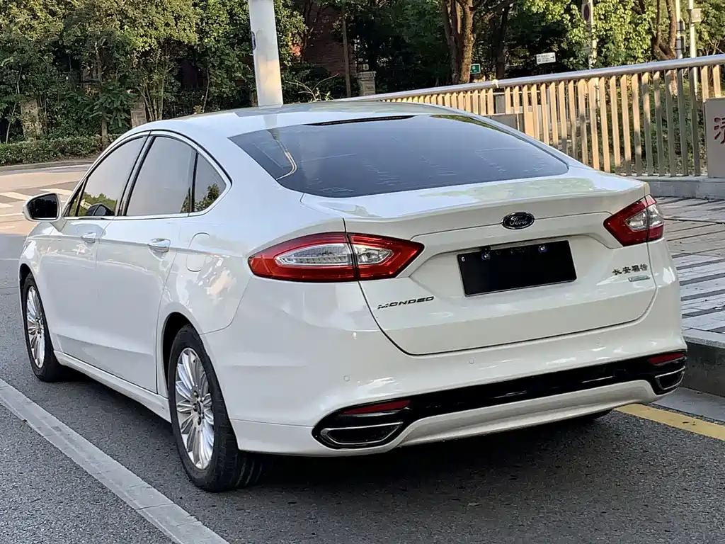 Ford Mondeo — миниатюра 6