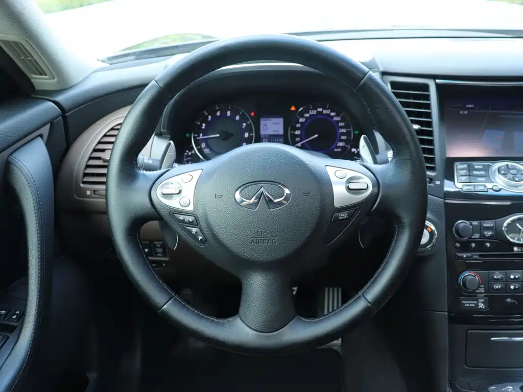 Infiniti QX70 — миниатюра 16