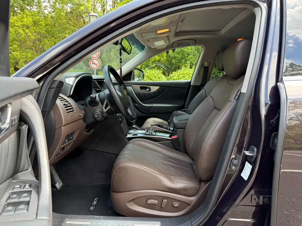 Infiniti QX70 — миниатюра 9