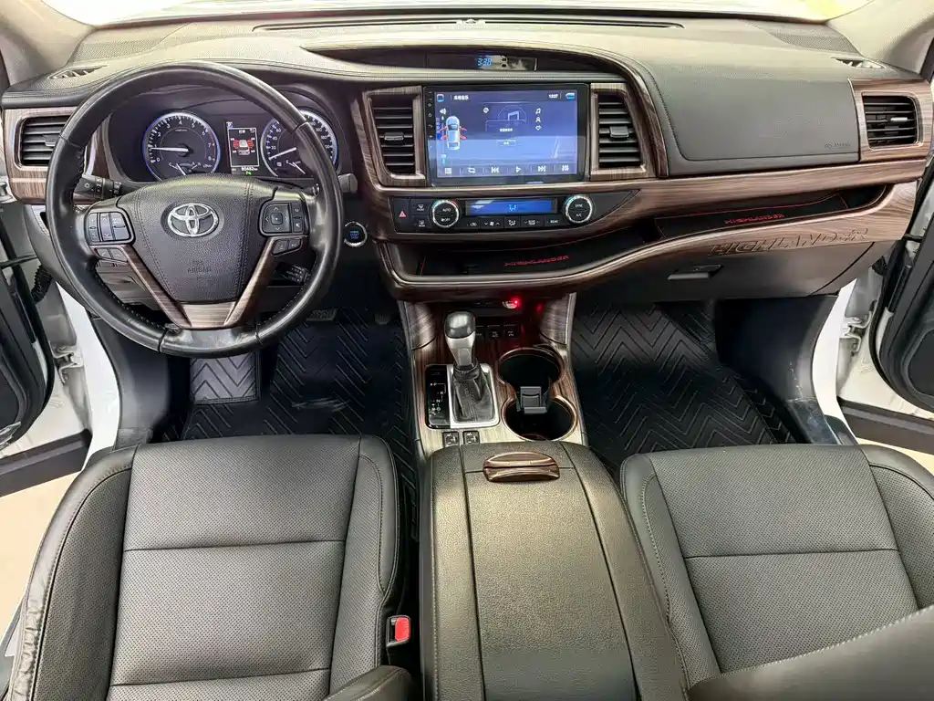 TOYOTA HIGHLANDER