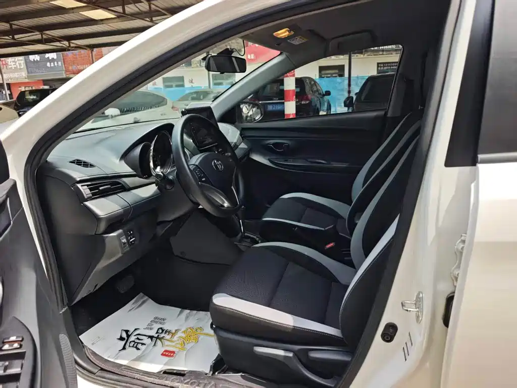 Toyota Yaris L — миниатюра 5