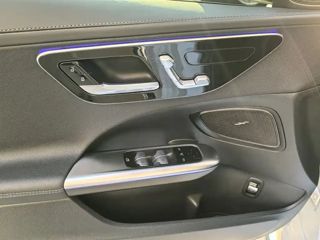 Mercedes-Benz C-Class — миниатюра 5