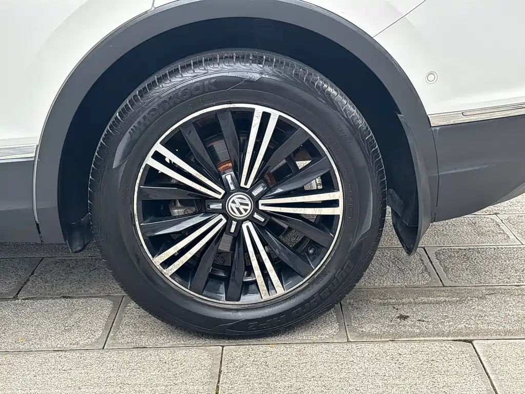 Volkswagen Tiguan L — миниатюра 12