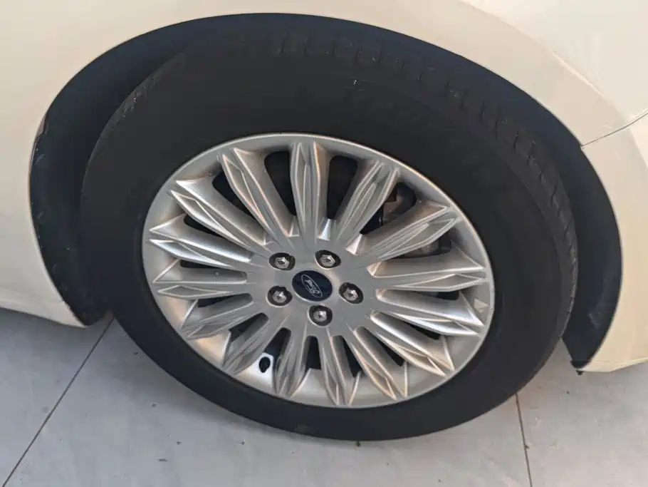 Ford Mondeo — миниатюра 6