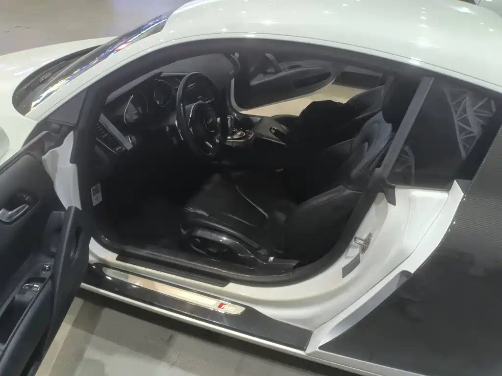 Audi R8 — миниатюра 7