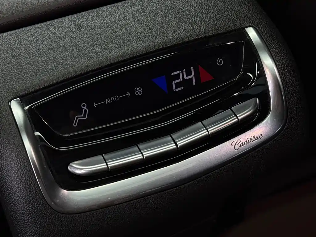 Cadillac XT6 — миниатюра 18