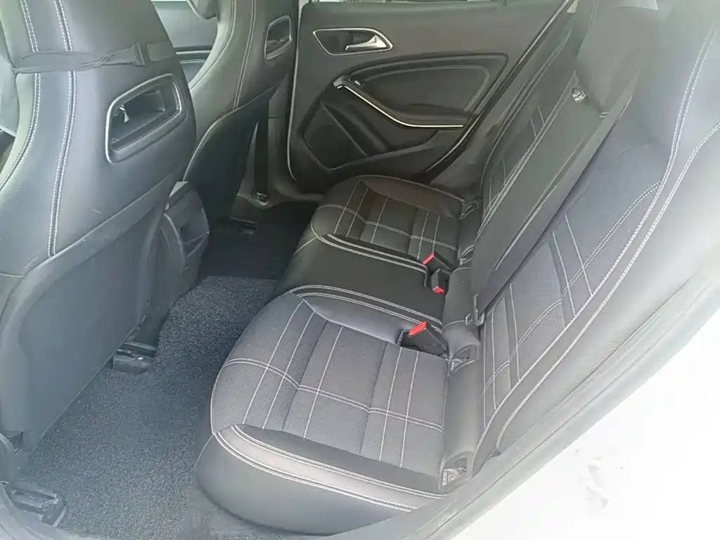 Mercedes-Benz GLA (Import) — миниатюра 17