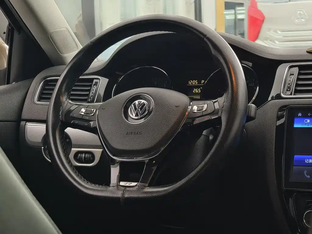 Volkswagen Sagitar 2018 1.6L AT Comfort