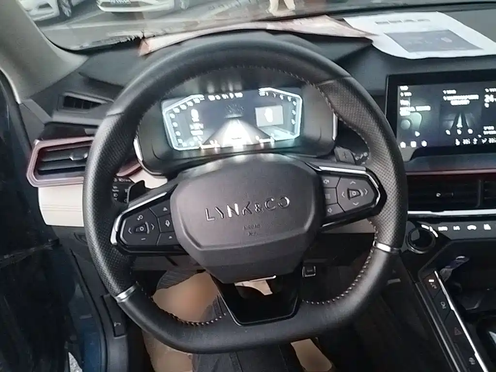 Lynk & Co 06 — миниатюра 11