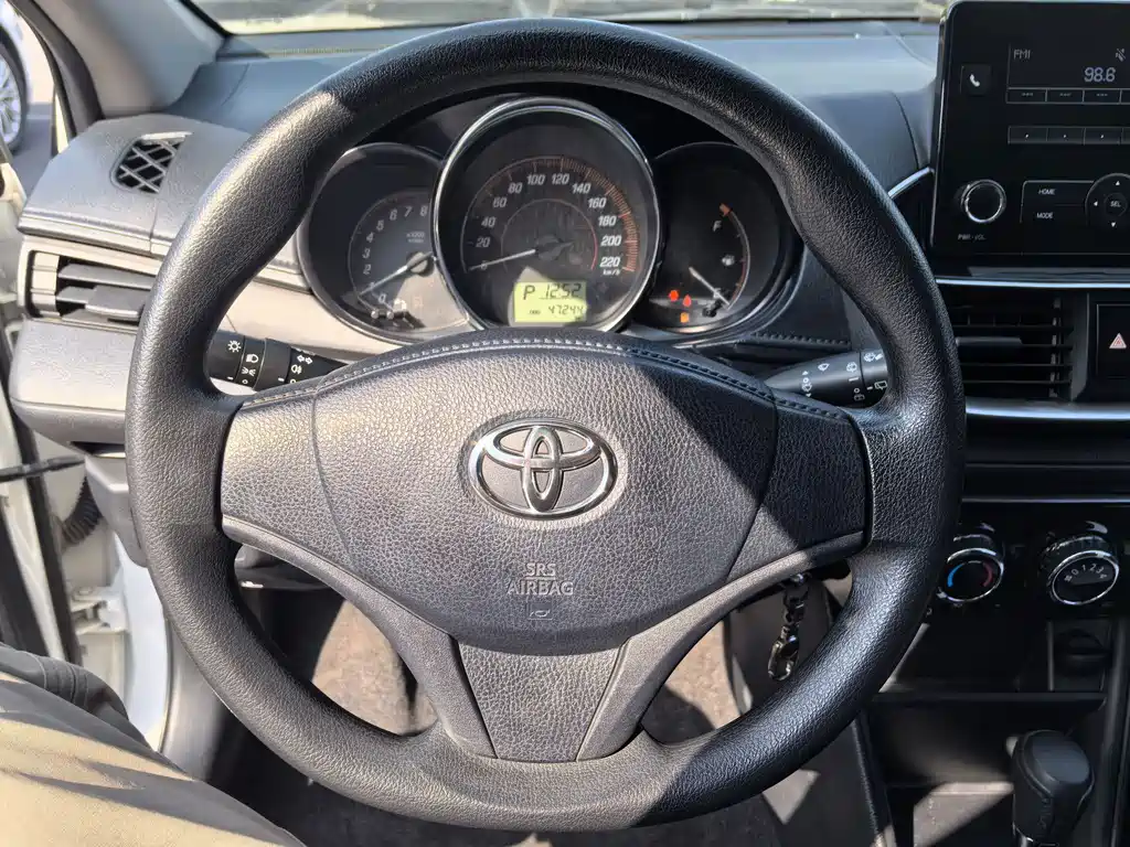 Toyota Yaris L — миниатюра 4