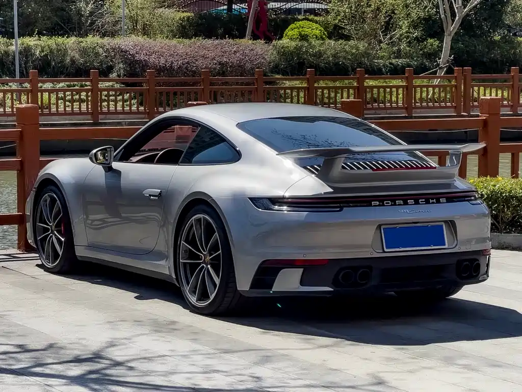 PORSCHE 911