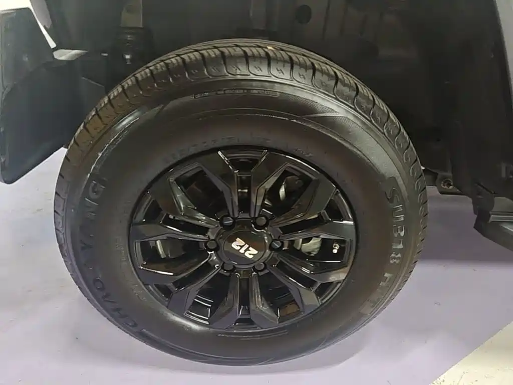 212 212 T01 — миниатюра 23