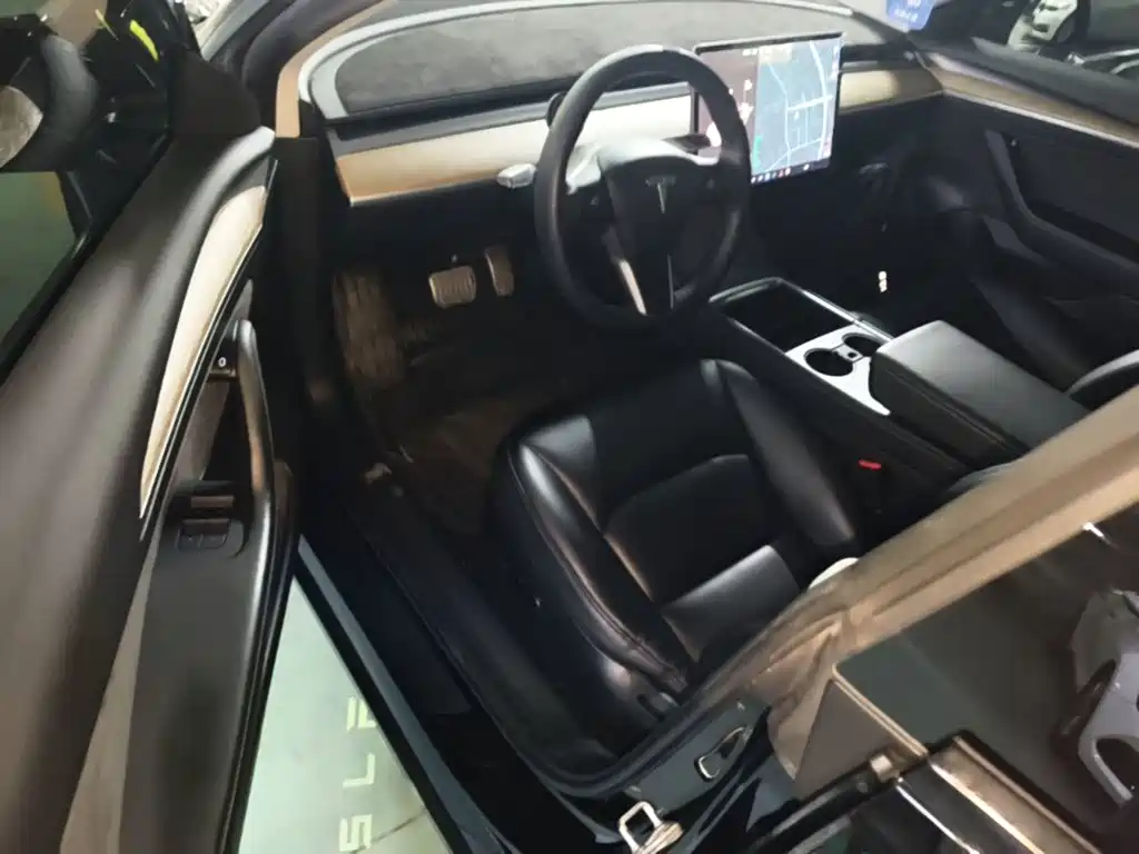 Tesla Model 3 — миниатюра 16
