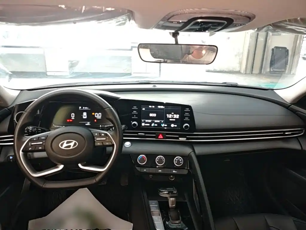 Hyundai Elantra — миниатюра 10
