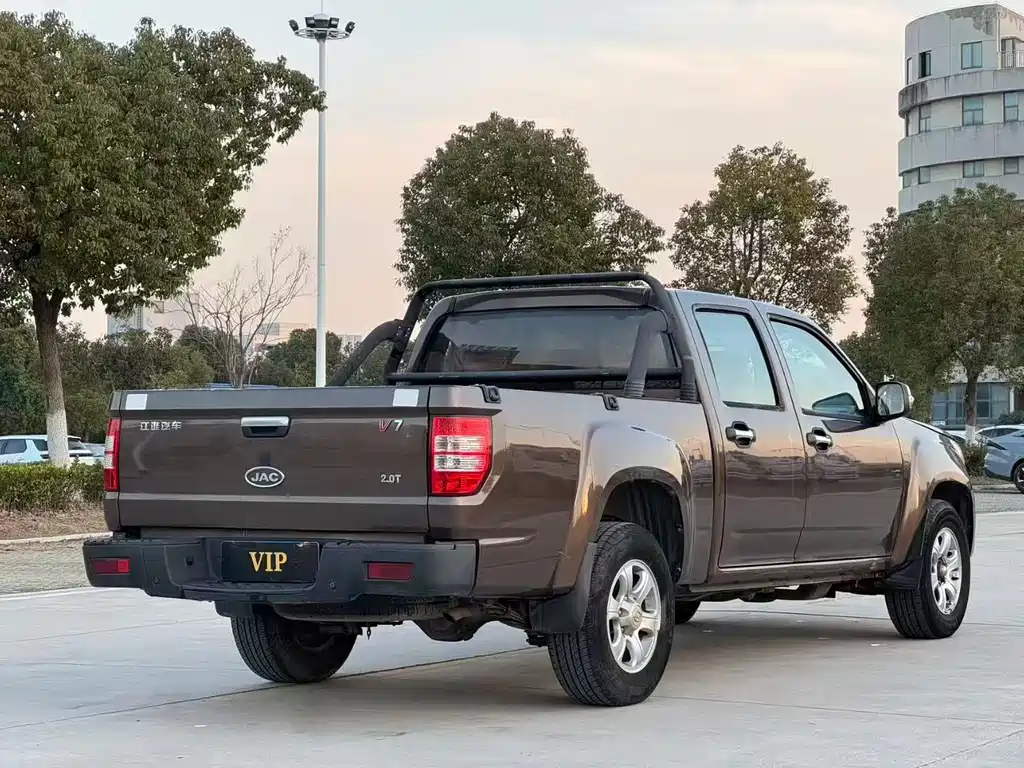 JIANGQI GROUP JAC V7