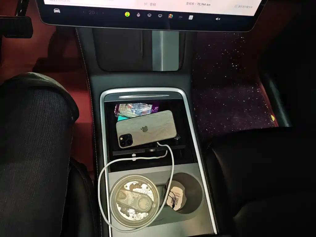 Tesla Model Y — миниатюра 11