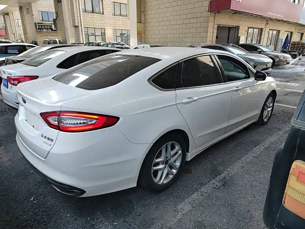 Ford Mondeo — миниатюра 7
