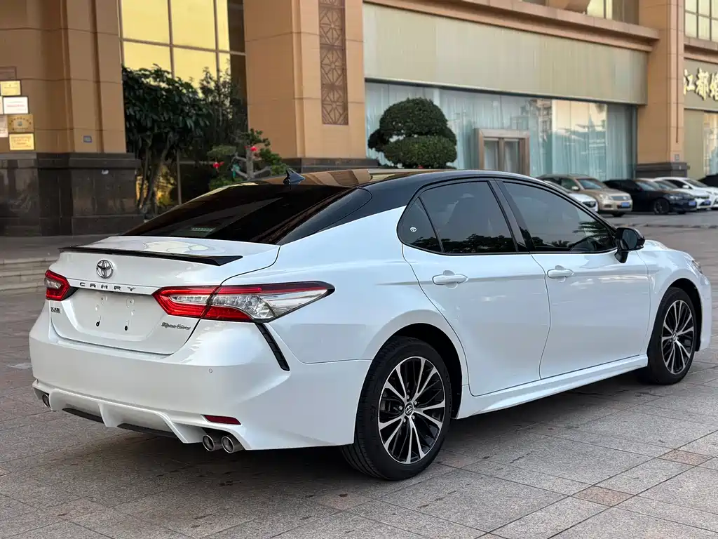 TOYOTA CAMRY