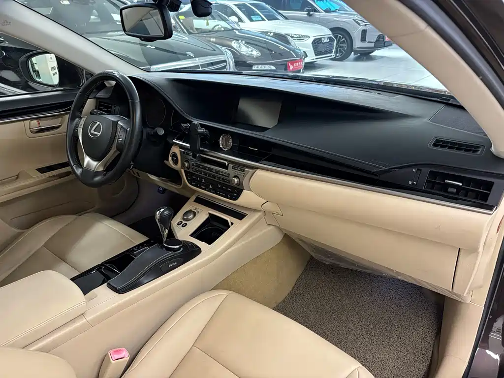 Lexus ES — миниатюра 10