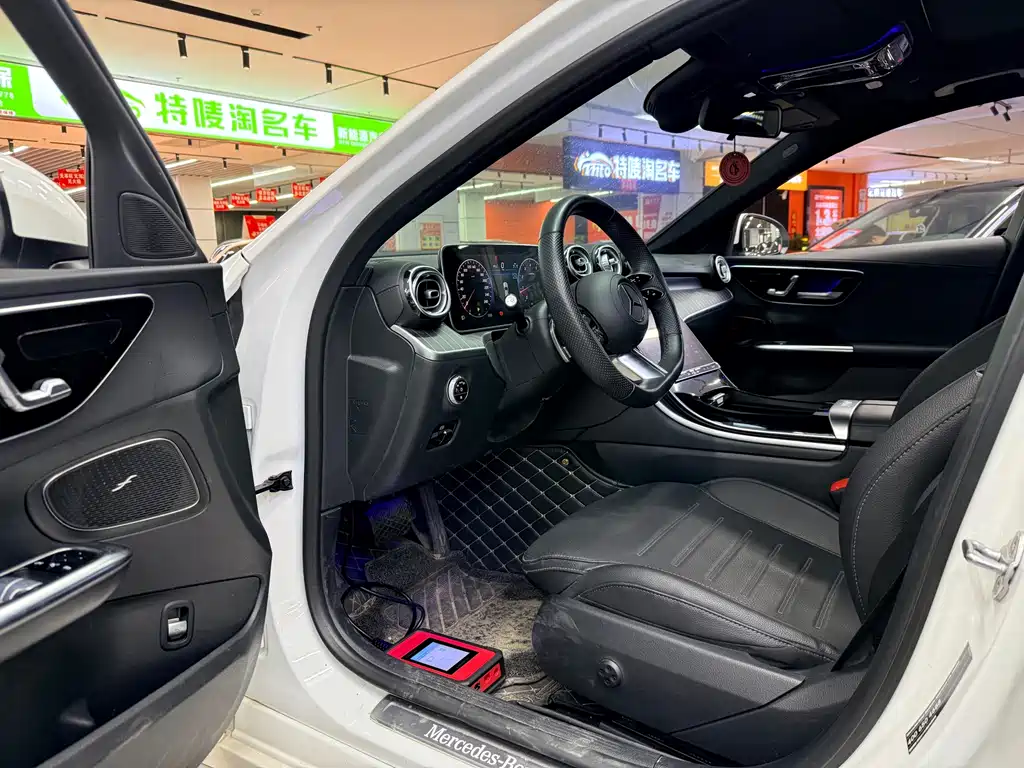 Mercedes-Benz C-Class — миниатюра 6