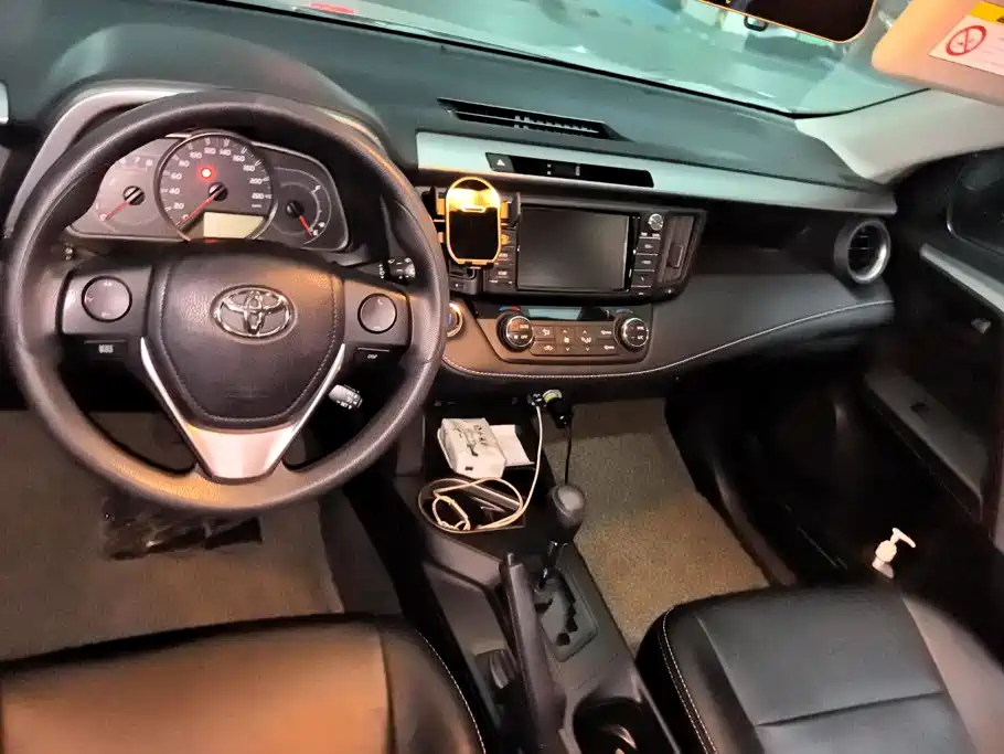 Toyota RAV4 — миниатюра 12